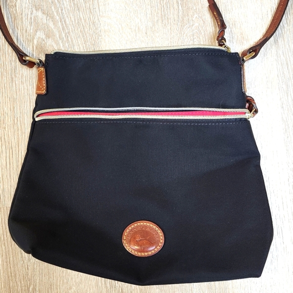 Women’s Dooney & Bourke Nylon Crossbody bag Shoulder bag Black Red - Picture 1 of 8